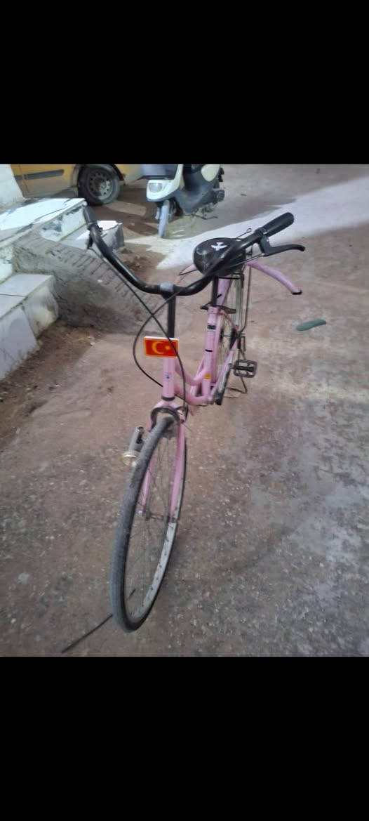 السلام عليكم بايسكل للبيع حجم 26 السعر 100. ***********
