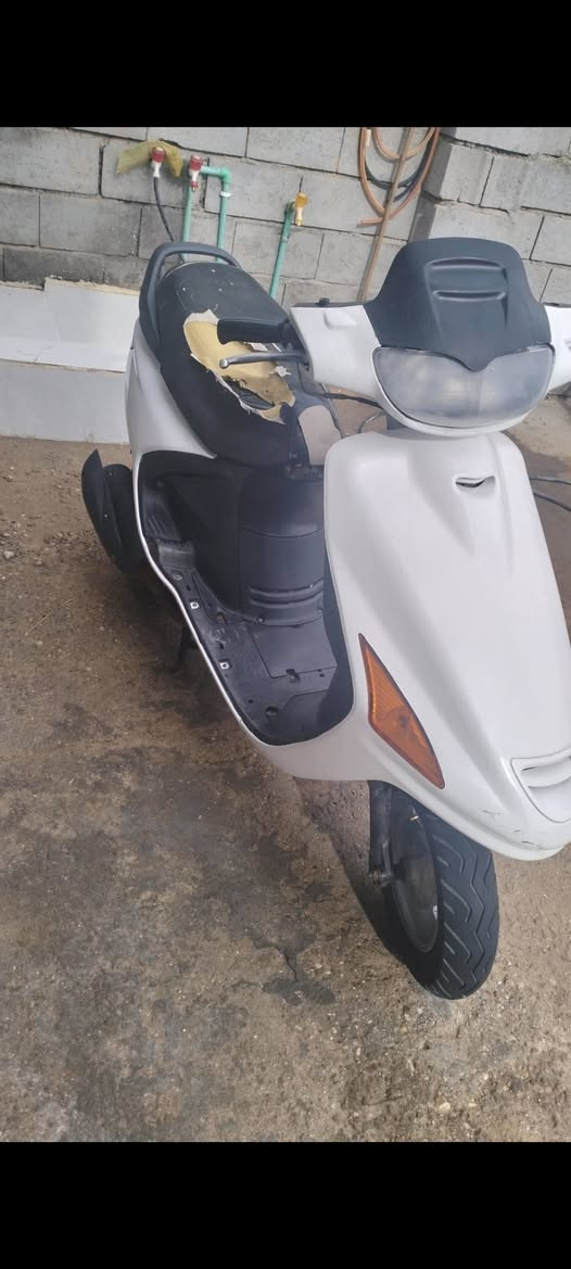 سلام عليكم فراشه فحل مجفته صار شهر كلشي شغال بس باتري نقصها ***********
