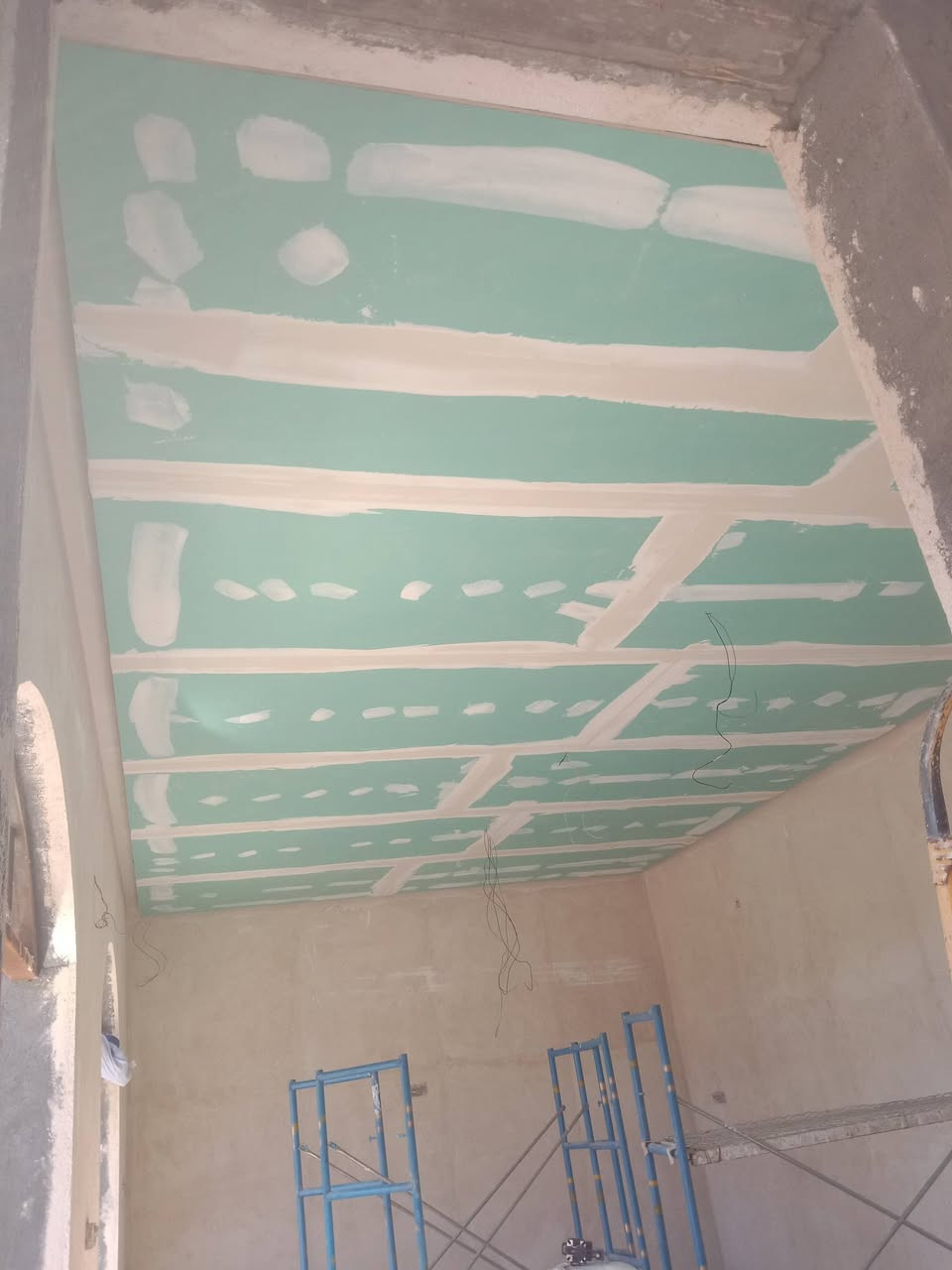 خلف جبس جبس بورد وسحبات متفرغ بالمتر او باليوميه ***********
