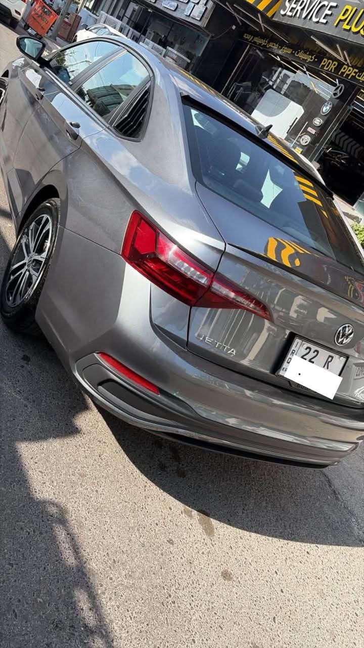 السلام عليكم
Volkswagen Jetta Sport 2023
للبيع جيتا موديل 2023 مواصفات سبورت 
1.5 turbo 
سايد بريك بصمة 
شاشة الكتورنية 
وضعيات قيادة Normal Sport Eco
رادار امامي
ماشية 37 
السيارة حادثها قطعة وحدة صبغ بنيد مبدل دعامية بلادي وبيها ملاحظة بسيطة بالباب
سعر 137 
للاستفسار ‭***********‬
