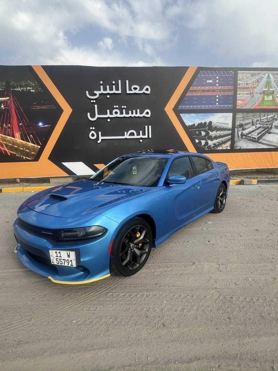 جارجر GT  جيتي  )

( وكاله هارلم خليجي  ) مغلفة PPF ضمان 10 سنوات 

الموديل : 2019 . (سياره خليجي وكاله هارلم ) 

( المحرك : 6V 3600. ) 

(سياره كفاله عامه لا صبغ ولا بارد ولا. شخوط ) 

العداد :80KM الف  شرط الفحص  ( سياره جديده ) 

(سياره بلاديه كله على ايد وحده )

( رقم بغداد بسمي الجديد تحويل ثاني يوم )

المواصفات : الون بحري الجميل 

* نسخة  GT 

* حساسات خلفية . 

* شاشه كبيرة مع نظام ملاحة نفكيشن GPS .

* سستم صوت الپاين مع سماعات پريميوم .

* ويل قياس 20 انج . 

* مصابيح امامية زنون . كلش عالي فلاش

* كشافات الضباب زنون . 

* فتحت سقف (سلايد) . 

* مقاعد رياضية من الجلد الفاخر . غرفة مخليلة بلون السيارة كلفتني 4 ورقات 

* المقاعد الأمامية كهربائية . 

* مقاعد أمامية تبريد وتدفئة . 

* تشغيل عن بعد . 

* ستيرن كهربائي . 

* تدفئة ستيرن . 

* محدد سرعة . 

* تلفون بلوتوث . 

* كاميرا خلفية .

* مرايا متحسسة للاضاءة العالية .

* كير شفتر بالستيرن . 

* الداخل سيستم كاربون ڤايبر كامل دشبول وبيبان 

* دخول ذكي (بصمة) .

سياره ماخذه من شركه هارلم 

سياره  خليجيه 

قطعة نادره سياره استخدام شخصي 1

رقمي *********** 

مكاني البصرة.."
