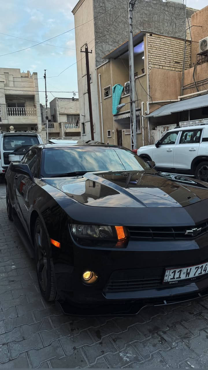 كمارو 2015 v6
‏RS السياره فوول للأخير فتحه شاشه كبيره 
داخله كلين السياره وهنا صار بيهه قطعه وحده فقط
كفاله كير مكينه اكسل كله مكفول جديده السياره
السياره على ايدي جانيهه 
رقم بغداد بأسمي 
السعر 105
مكاني المنصور
***********
