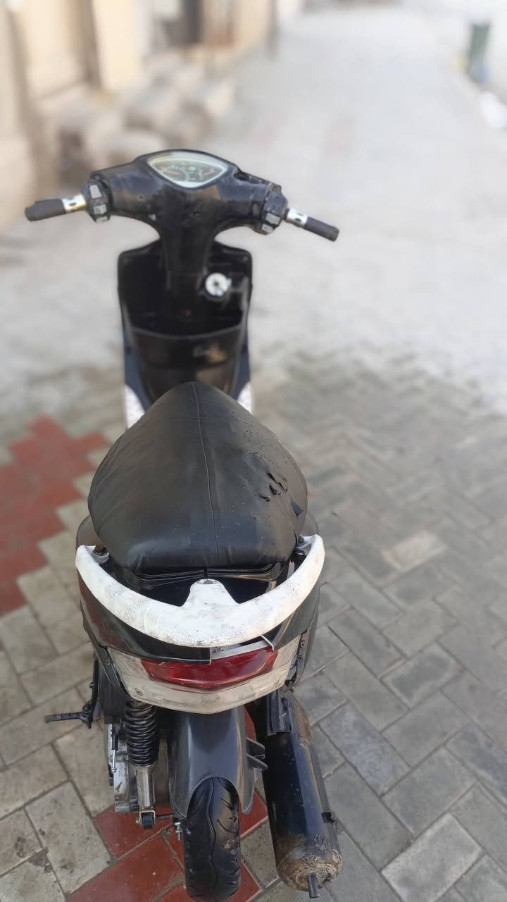 سلام عليكم دراجه ماكس بلاديه بوشه ٤٩ سلف ٤٩ 
مامفتوحه  السعر ٥٠٠ بيه مجال
كهربائيات كله شغاله نقصه باتري ضعيف
مكاني كربلاء الحر 
***********
