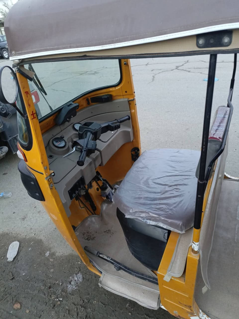 السلام وعليكم تكتك للبيع موديل 2020 بدون رقم بس  اوراق المصطفى حلوه نظيفه مكانه بغداد شعب سعره خمس ملاين وربع وبيه مجال 
لاستفسار ***********
