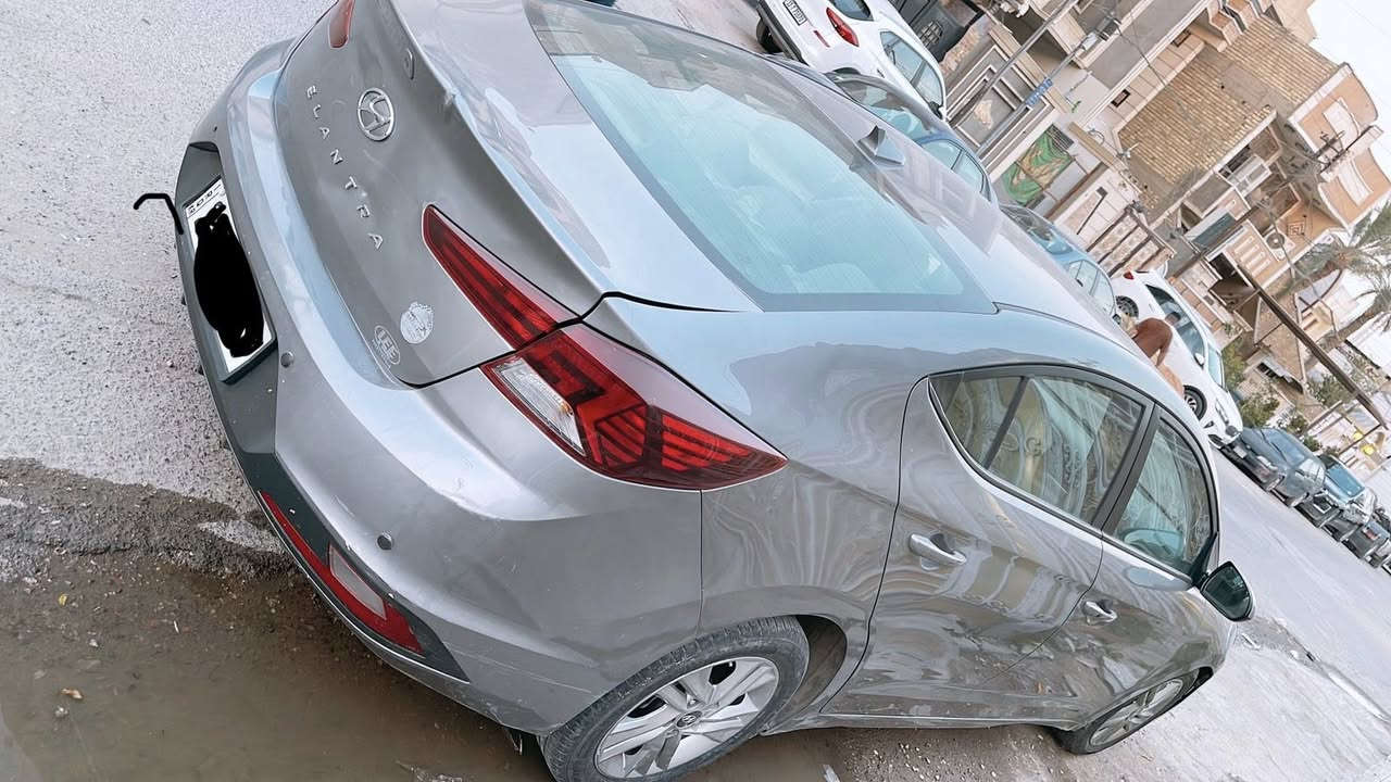 سلام عليكم
النترا موديل 2020 للبيع شمالية 
لون رصاصي فول السيارة الكير محور At
مكينة 2000 دوش 
بصمة فتحه تحكم ستيرن 
رادار تدفئة كشنات نقطة عمياء 
حادثها جاملغ ايمن مبدل ونص البنيد مصبوغ فقط 
ماشيه 74 الف مكينة كير صدر تبريد مكفول مابيها اي نقص سونارها بلمنشور
السعر 130 
الرقم ***********
عنواني بغداد البنوك
