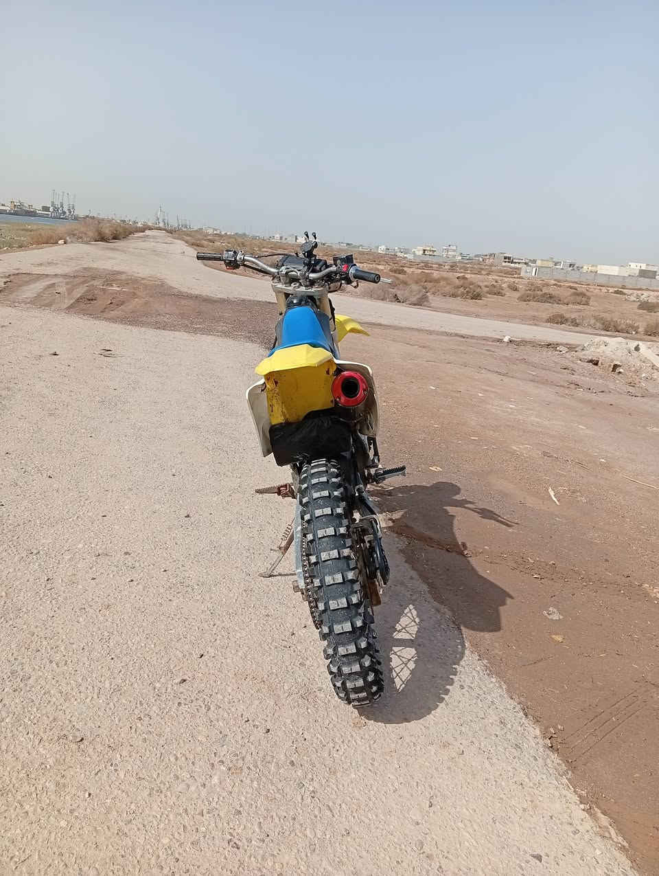 قفاز ياباني رياضي للبيع مال حاويه مكان البصره شاصي فافون..***********
