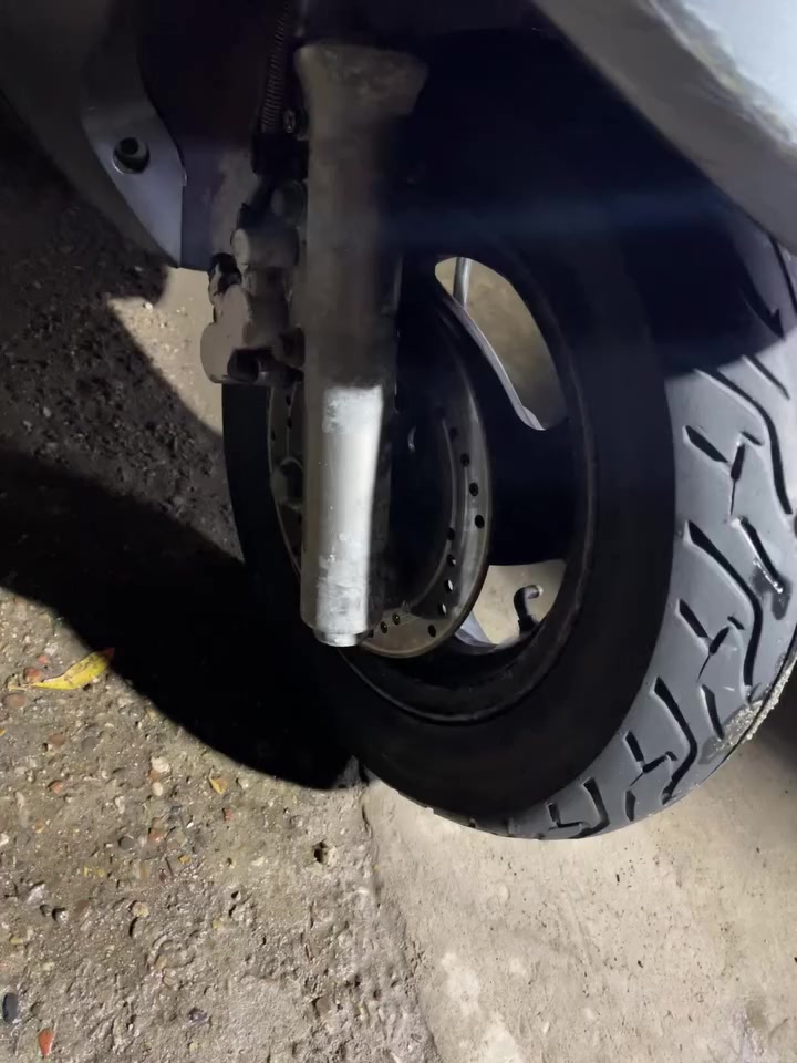 سلام عليكم دراجه ماكس ثلعب بلاديه كفرات ختم واحد ويه سواد مكينه 58 بلادي من الخارج بيه تزويد خارجي صالنصه صجميه دواسات كشن رياضي يسدات بريك رياضي يدات سكليتر رياضي بك لايت خليه رياضي دراجه شلعه ومعدل هندر وسلف كهربائياته كله شغاله مكان بغداد حي العامل سعر 675 بيه مجال الرقم ***********
