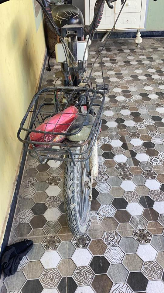 شحن للبيع 4 بطاريات ليثيوم جديدات  يجتاج  شوي ترتيب. عطله لوحيد هو لعقل  وتصليحه من ضمن لسعر   السعر 100  غير شي مابي كله نضيف
الرقم ***********
