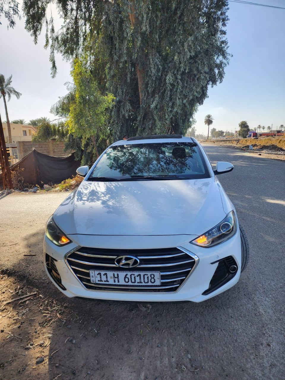 #السلام عليكم
يرهم مراوس
 النترا خليجي موديل 2017
 ايراني 
فول مواصفات واحد على واحد بصمه 
بصمه ابواب رادار نقطه عمياء 
السيارة فتحه 
وبيها هوايه مواصفات 
العنوان بغداد الرشيد 
***********
