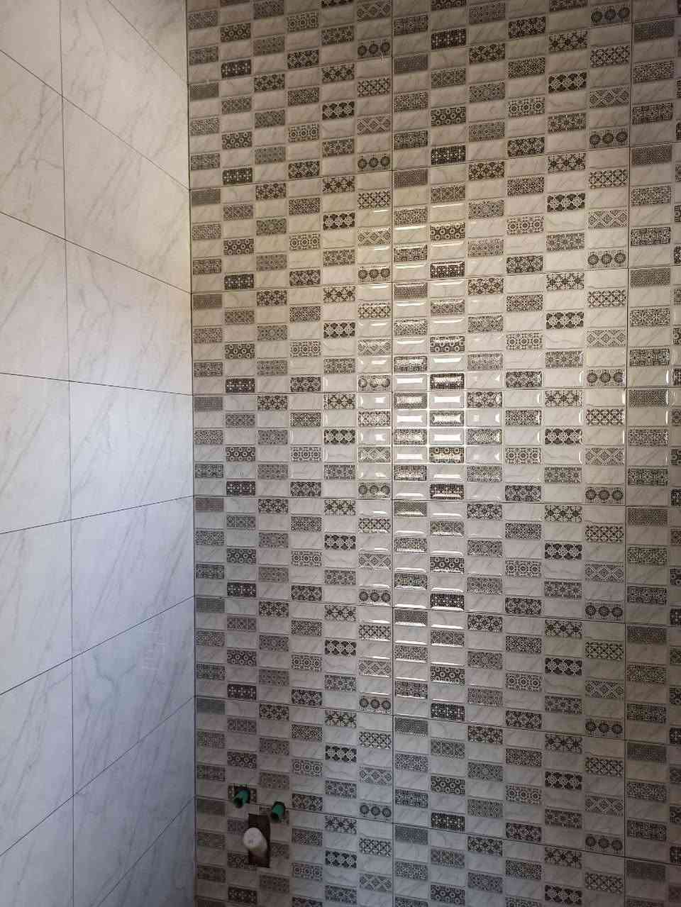 خلفه سيراميك متفرغ للعمل 

***********
