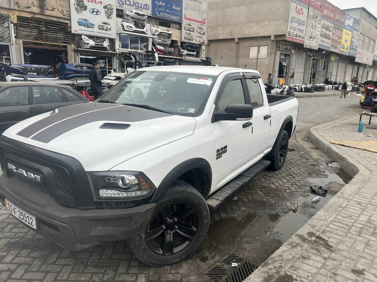 السلام عليكم 
رام كلاسك ريبل موديل 23 فور ويل v6
محرك 3600 
باب قصير بدي طويل 
رقم بغداد باسمي 
ماشيه 26 الف 
حادثه موضح بالصور 
مبدل الجاملغ فقط 
البنيد مصلح نفسه وبعده ما مصبوغ وبيه بارد قليل بالباب الايمن نفس الصفحه 
السعر 240$
بيع او مراوس 
للاستفسار ***********
