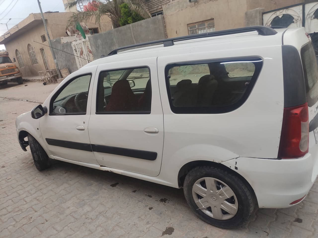 سلام عليكم رينو إلوكان سبعه ركب سعر50قفل ***********
