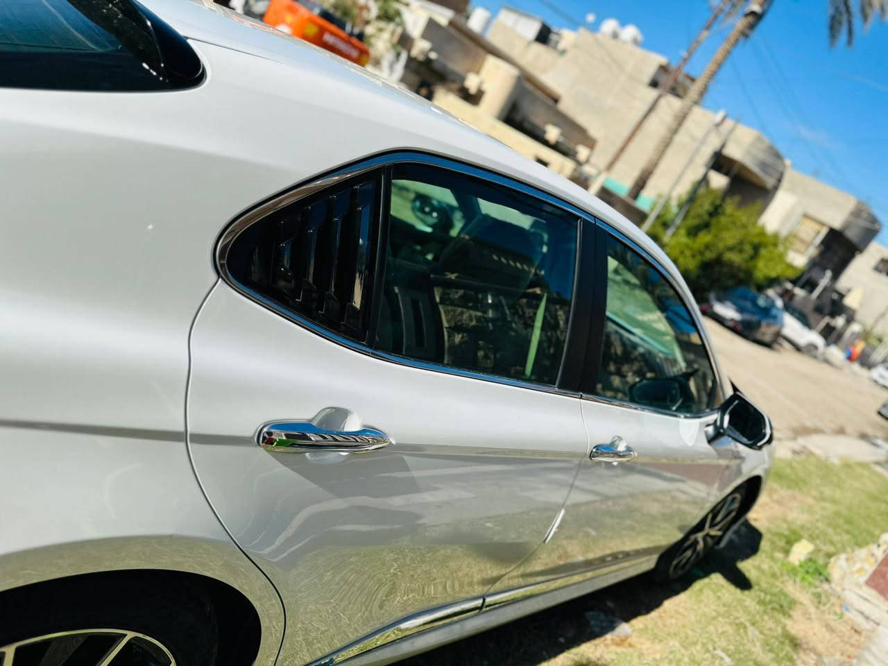 كامري  2023خليجي وكاله عبداللطيف جميل 
مكفوله من الصبغ والبارد بيها فقط شخط بلجاملغ الخلفي ورصعتين مسحوبه ممبينه
ماشيه 81الف كيلو
سلايد
بصمه تشغيل وابواب
برده خلفيه كهرباء بلاديه
كشن كهرباء
شاشه 
وبقيه المواصفات معروفه
العنوان بغداد نفق الشرطه 
رقم صاحب سيارة ***********
