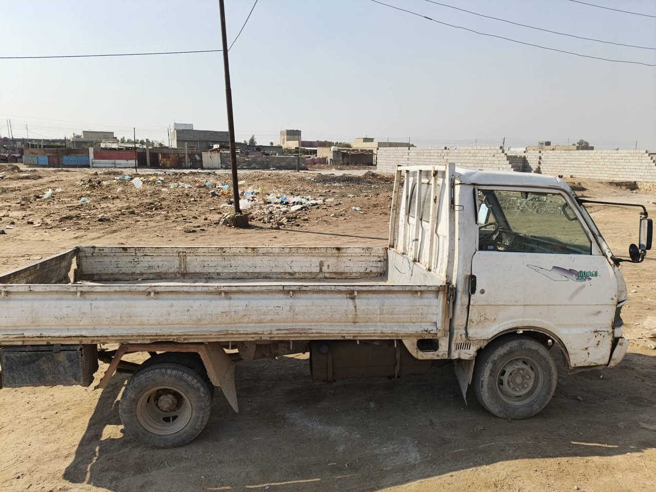 السلام عليكم
ماصدة بنگو موديل ١٩٩٥
سيارة مال شغل 
گير محرك كله نضيف 
تخم تاير 

سعرها ٢٧

للأستفسار 
***********
