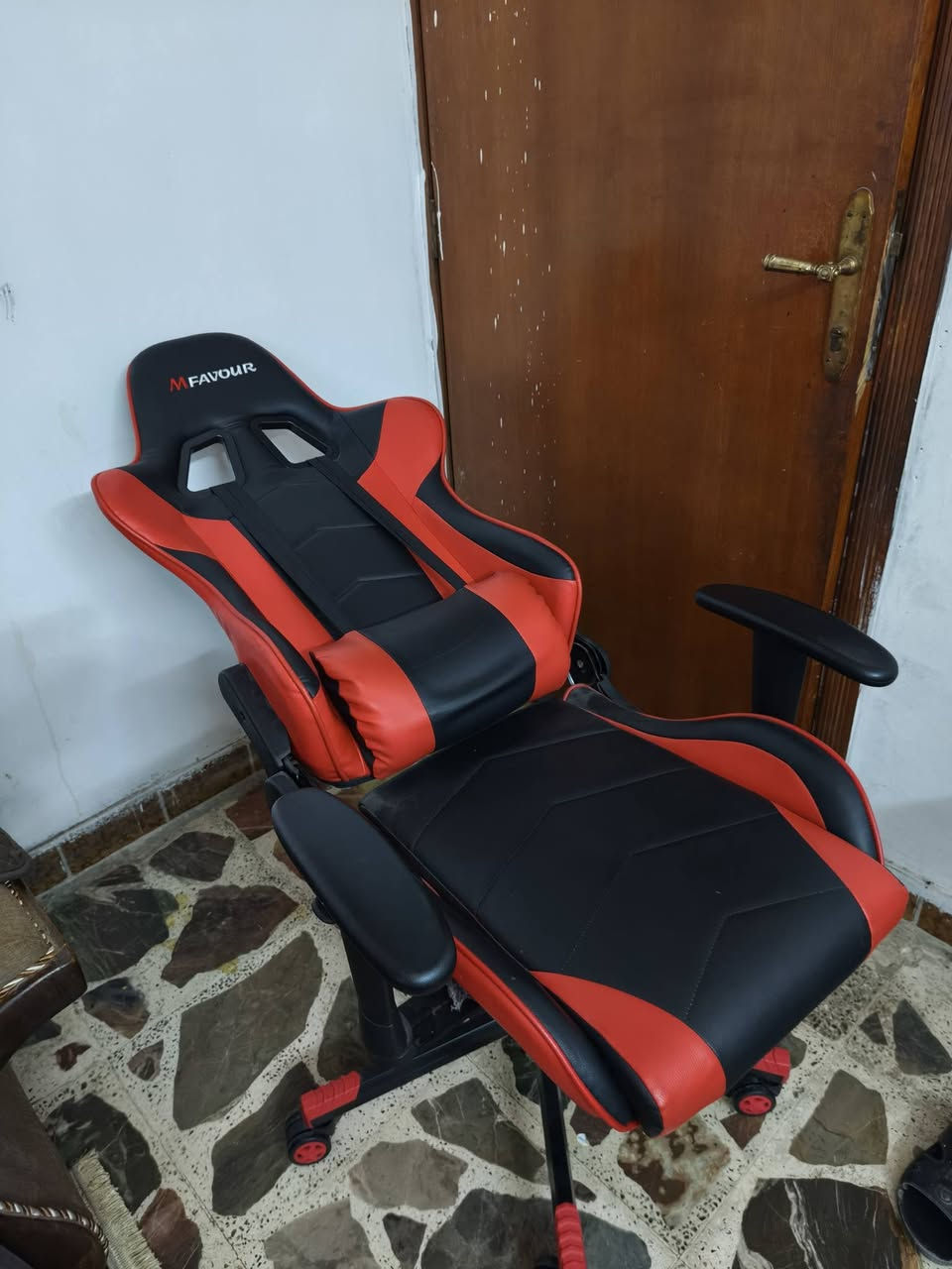 سلام عليكم كرسي وميز للبيع 
مساحه الميز 120ب60
 الكرسي مواصفات فول 
السعر بس علق ادزلكيا خاص 
مكاني بالسيديه 
وليدفع سعر كبل ينزل بالتعليقات
جديد ونظيف الله شاهد


**إذا كنت صاحب هذا الإعلان وتريد حذفه لأي سبب، رجاءا أرسل رسالة إلى الدعم الفني**