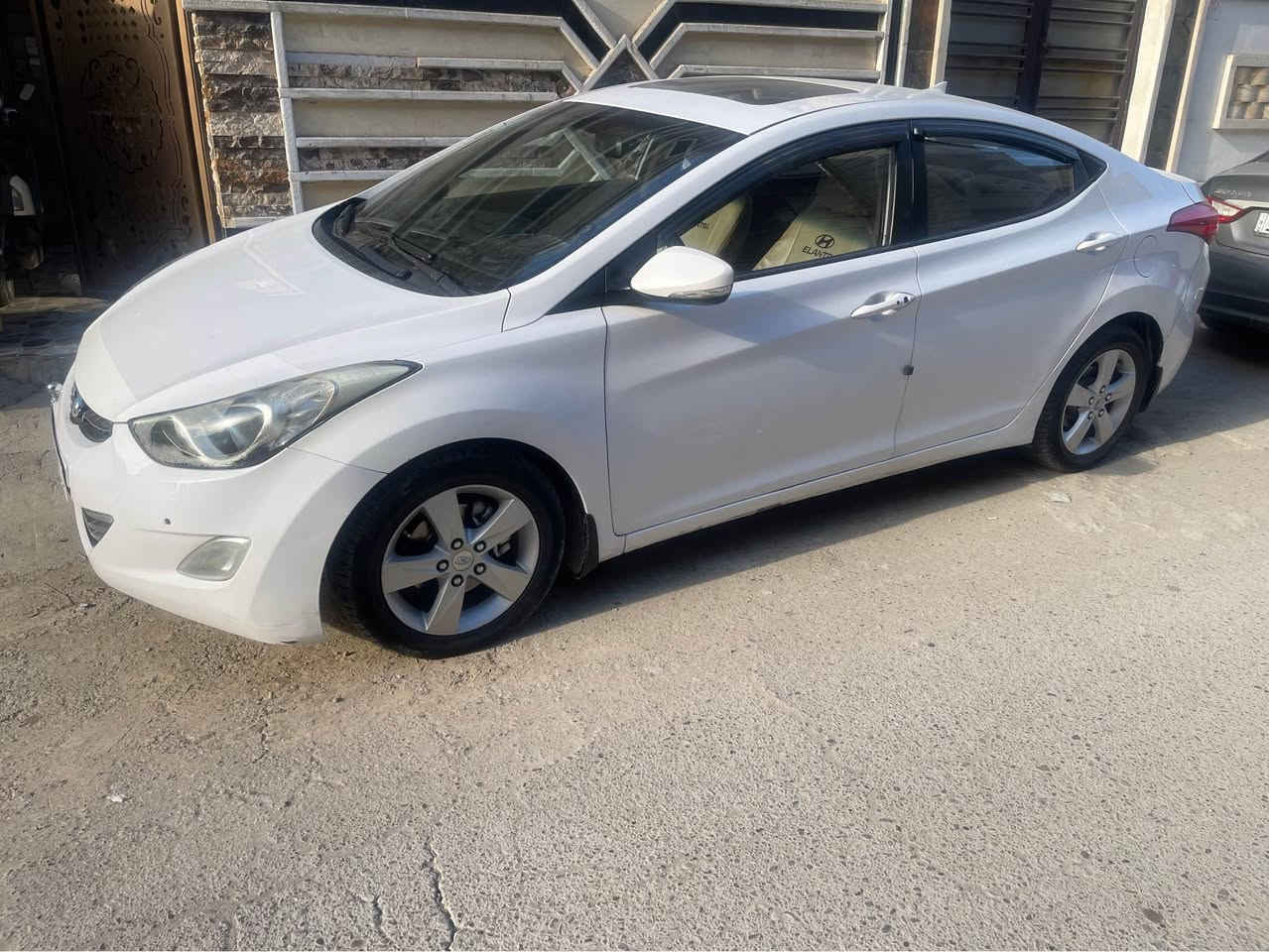 النتره 2012 خليجي فول مواصفات بصمه فتحه شاشه كامره حساسات خلفيه تحكم استيرن ومدوشمه جلد كشنات وارضيه باسمي رقم بغداد دولي سنويه جديده ومكاني بغداد الدوره بيه 4 قطع صبغ والسونار مرفق ويه الصور محرك 2000 دوش والسعر(100) وبيه مجال للشراي ***********/*********** بغداد, العراق
