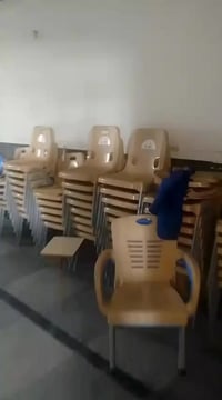 كراسي • ظهر مكسور