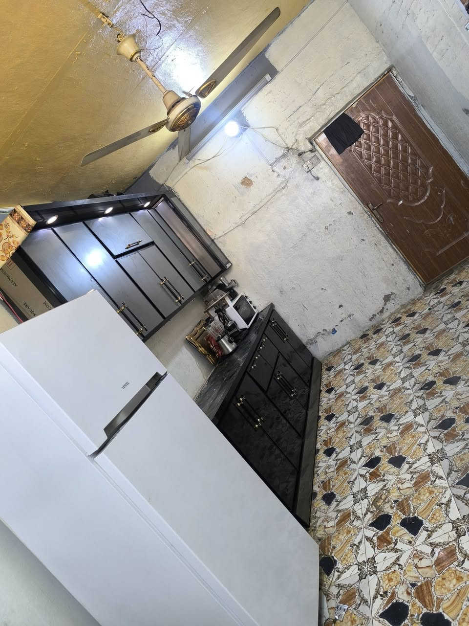 آلسـلآم عليكم بــيت تجاوز بلعسكري حي الزهراء قرب مدرسه جبل عامل شارع العريض يحتوي على غرفه وستقبال وصاله ومطبخ وصحيات وترك وطارمه ودرج وفوك غرفتين ومساحه سطح كبيره مساحته 125كامل من كلشيي السعر 20وبي مجال للشراي ماي كهرباء وطني ميزانيه مكاتبه ماعليه كص نهائي


**إذا كنت صاحب هذا الإعلان وتريد حذفه لأي سبب، رجاءا أرسل رسالة إلى الدعم الفني**