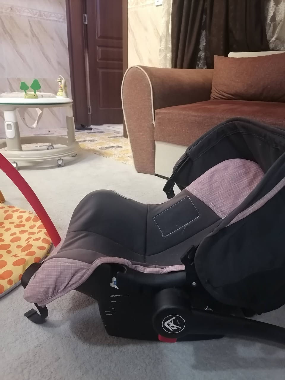غراض بيبي مع ديارة كاملة للبيع جديدة استعمال شهر واحد التواصل على الخاص


**إذا كنت صاحب هذا الإعلان وتريد حذفه لأي سبب، رجاءا أرسل رسالة إلى الدعم الفني**