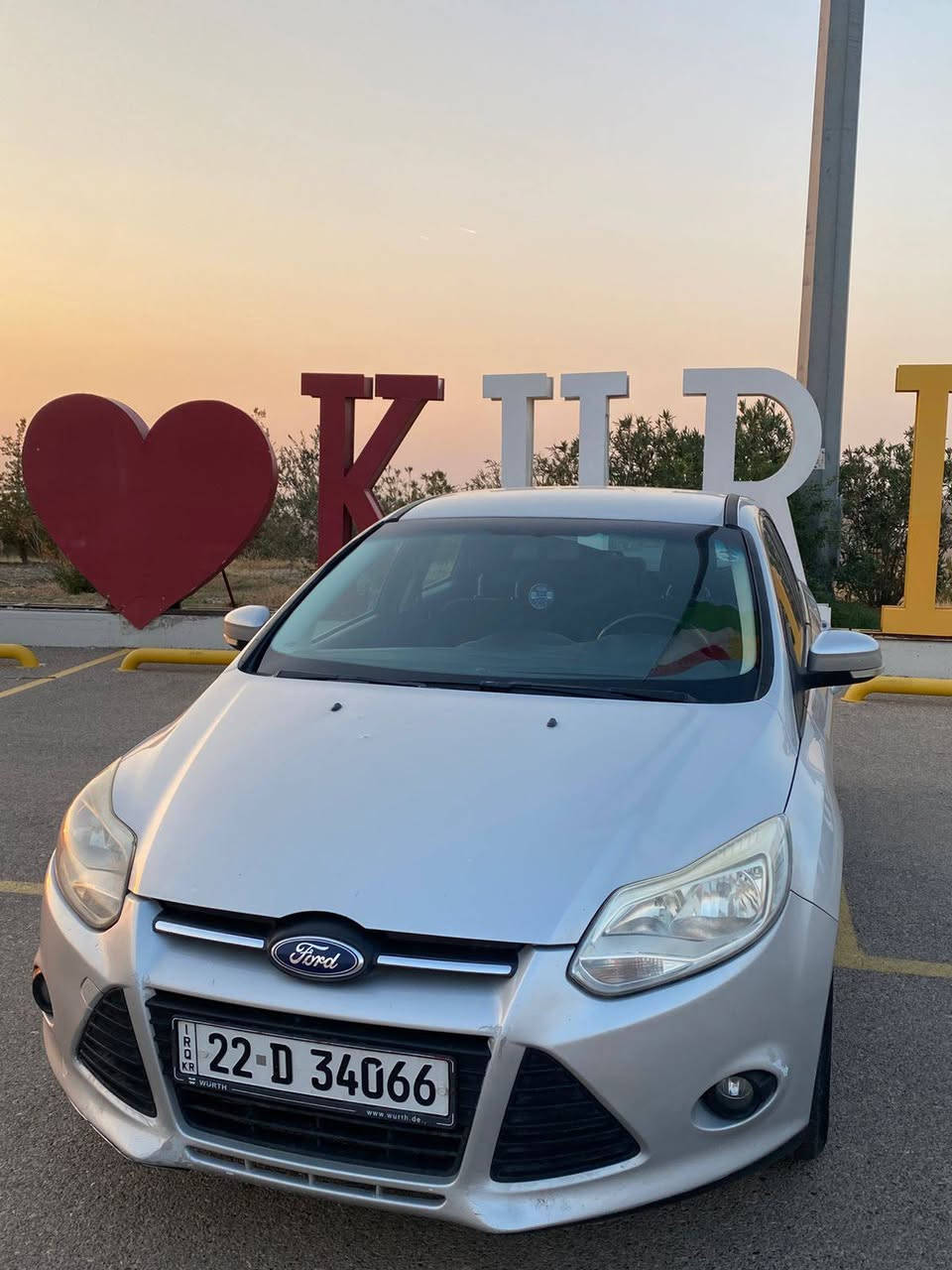 فۆرد فۆکس  2013  خلیجی شەریکەی نیڤا 
بێ بۆیاخ
شاشە گەورە
گیرو مەکینە بەشەرت
سێ جێی بچوك ساردی هەیە
بەناوکردن  بە شەرت 
سعری 74 وەرەقەو مەجال (***********) أربيل, العراق
