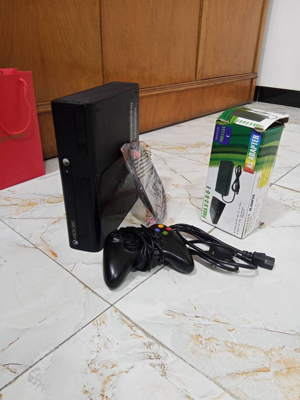 اكس بوكس 360 سوبر سلم رايدة بخمسين محولة جديدة شغال بس بي عطل باور بس الجهاز شغال محولة جديدة بلكارتون مكاني بغداد الشعب ***********
