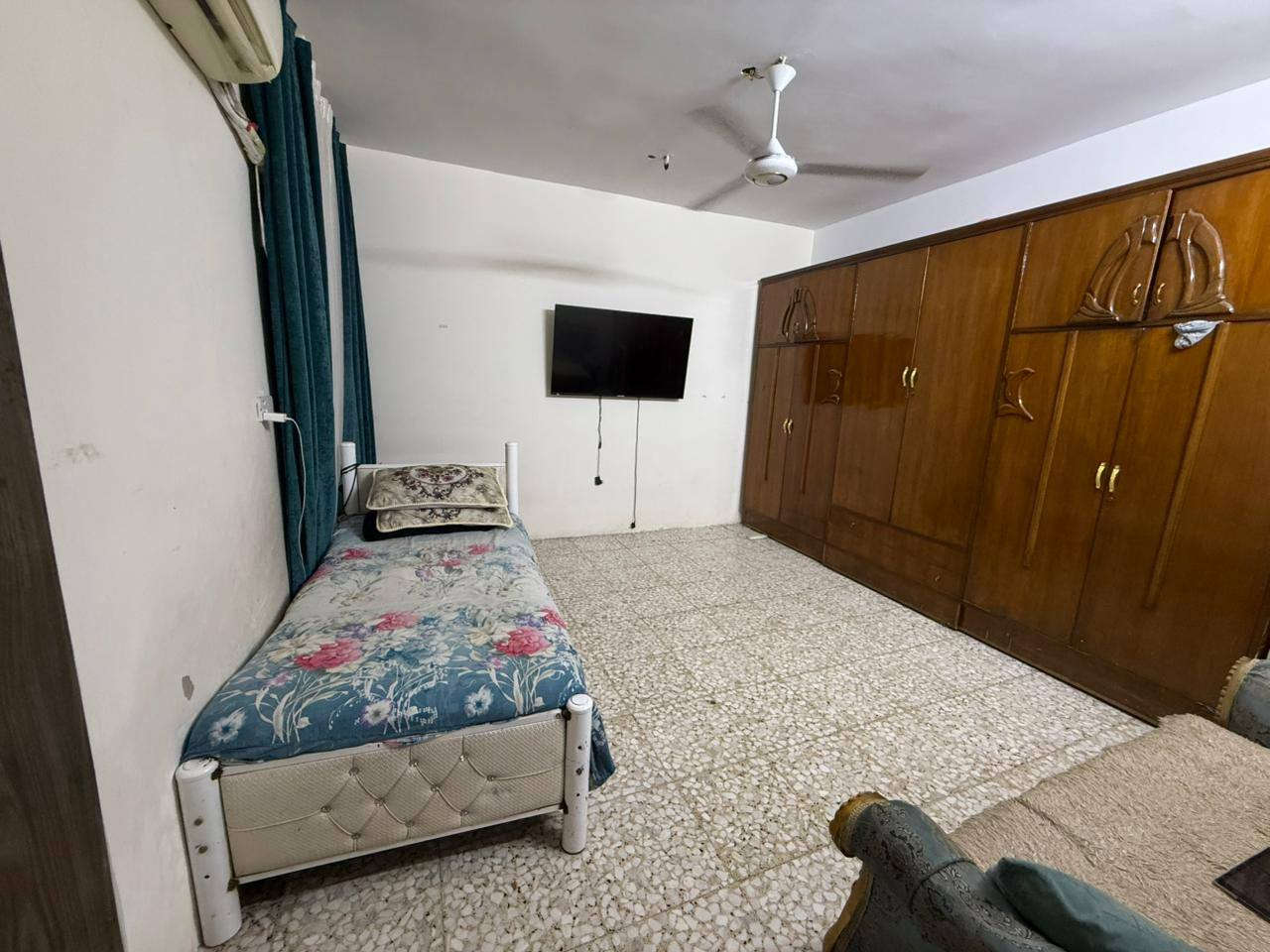 سلام عليكم بيت للبيع او مراوس حسب الرغبة الشعله شارع 60قبل السكه للستفسار واتساب***********
