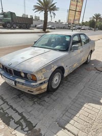 ام ٥٢٥ • لون بحري • تحتاج صبغ
