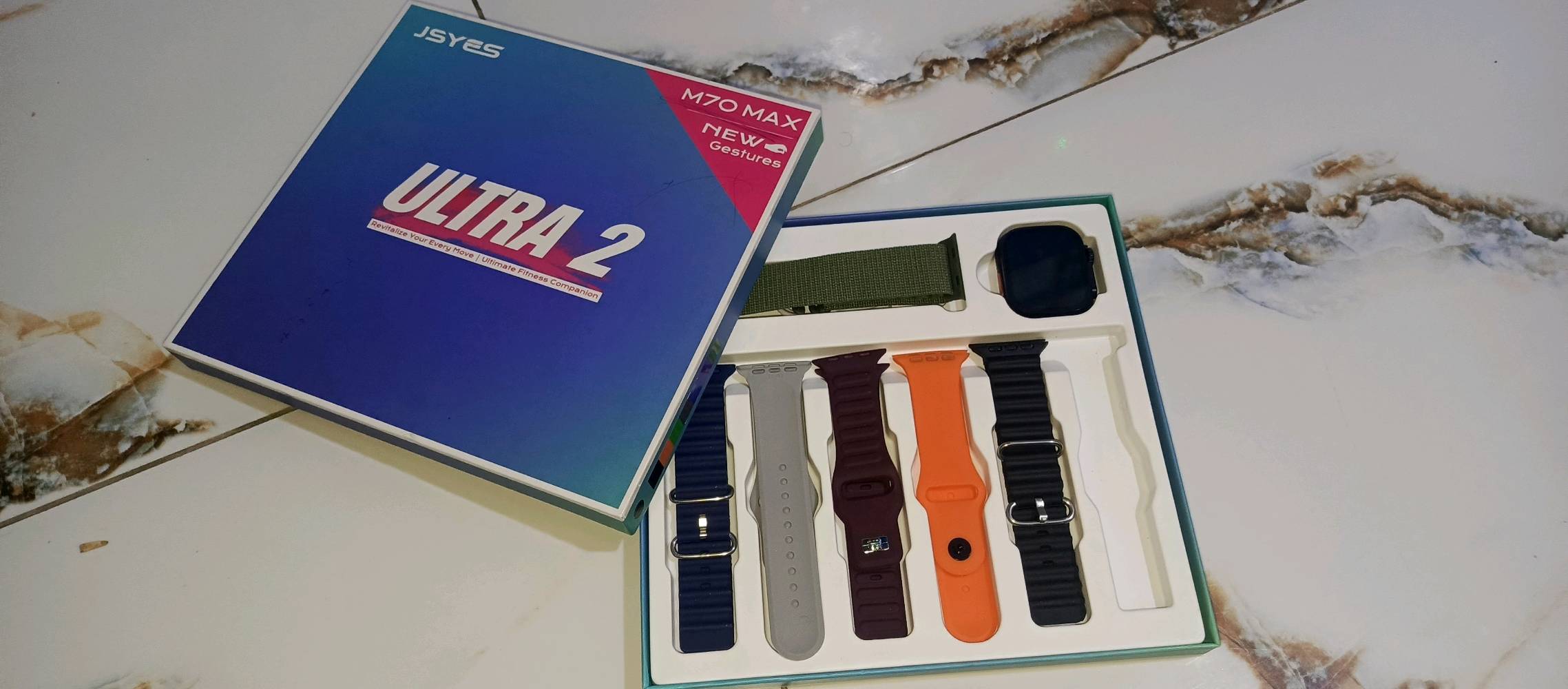 التواصل على هذا الرقم*********** على الواتساب💯 تفاصيل على الساعه🕧 هاي الساعه الكترونيه💎 تحمل ست سيوره⌛ بيا كثير من التطبيقات🤳 مثل حاسوب ساعه🕔 على الشحن🔋 جميله✨