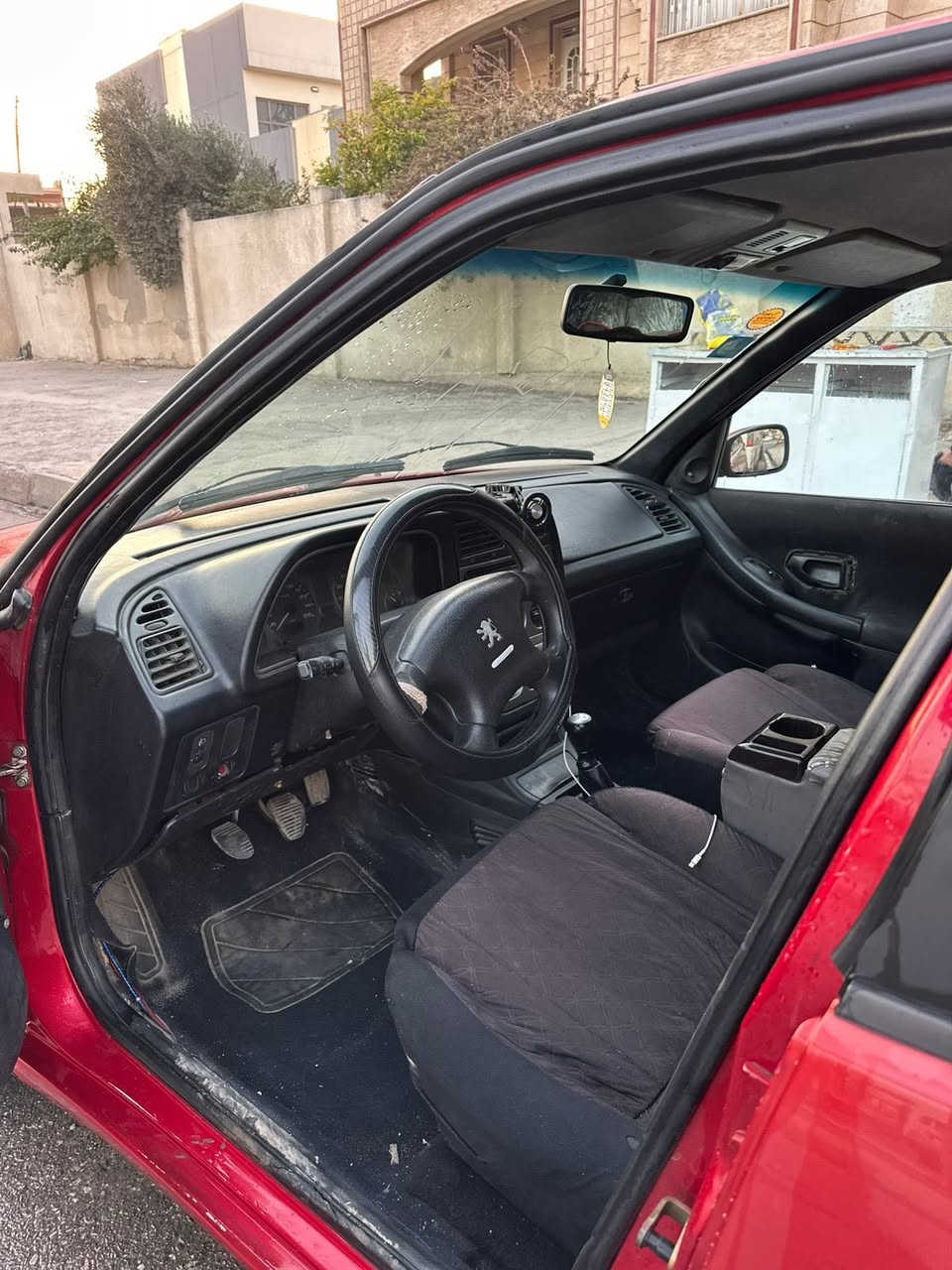 بيجو  306 فرنسي موديل 2003 باسمي كابون بيها
كير محرك جدد 
بوند صبغ جماليه والباب الخلفي بدون دواخل 
سياره عوزها بس تاير كدام اعوج باتري جديد  
وكاله تحويل بشرط 
سعر 46 وبيها مجال حك الجيه 
‭0777 009 1873‬
*********** الكورك فقط واتس بي 
مكانها موصل القوسيات
