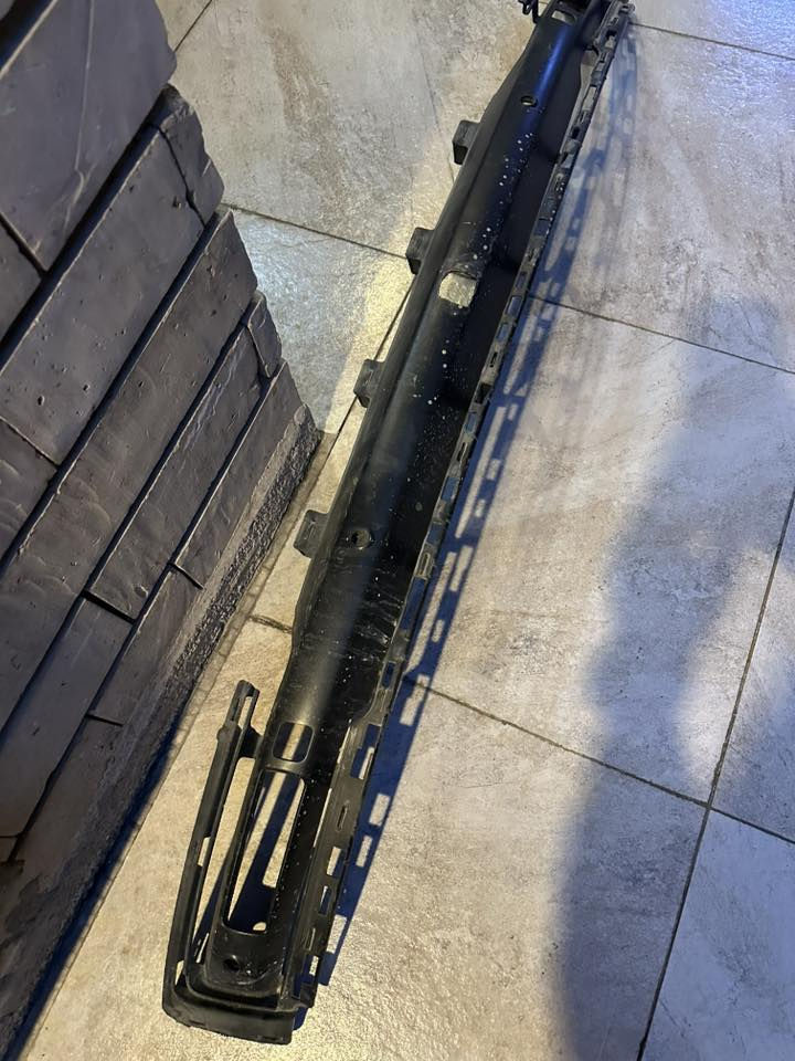 السلام وعليكم قطع رانج روڤر فووگ 2018 للبيع قيم واخذ المكان بغداد ***********
