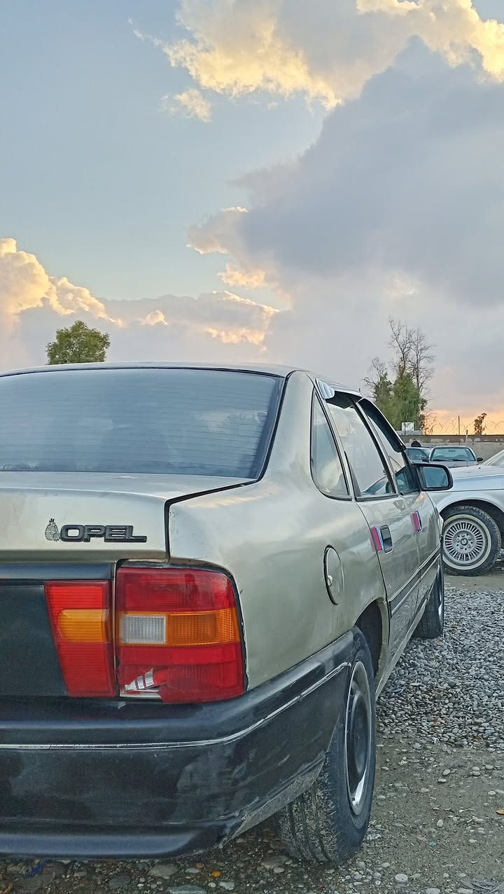 أوبل فكتراء موديل 89 محرك 16 باور قايش عريض رقم بغداد مشروع وطني سنويه 27 دفتر بنزين بي سعر 32$ بي مجال عنوان كركوك سوك بنجاء علي رقم هاتف ***********
