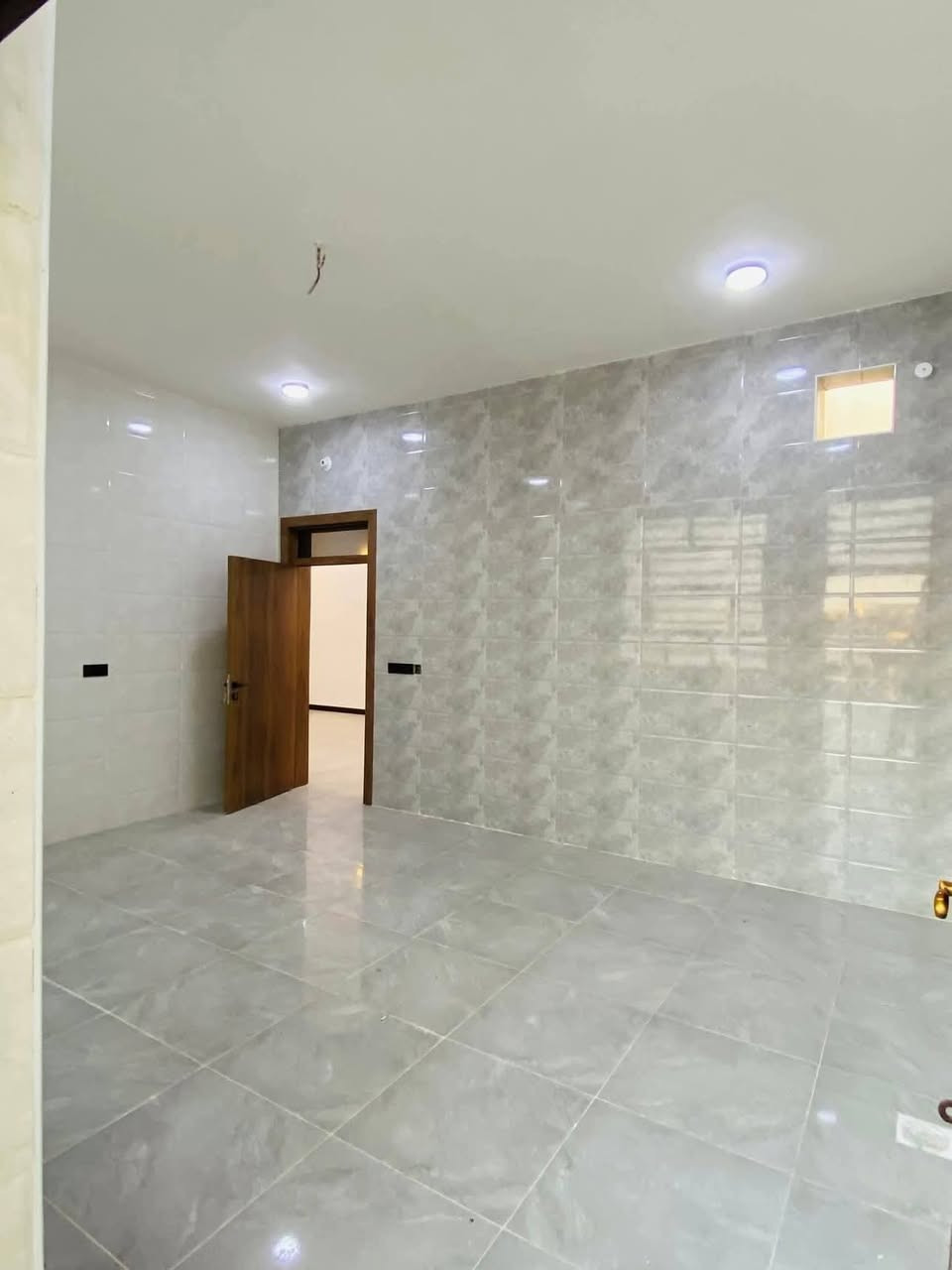 بيت للبيع
⭕️(طابو زراعي سند 25 )
⭕️المساحة 300متر 
⭕️عنوان الدار  / التقية الثالثة _قرب مدرسه البشير يبعد عن التبليط 40متر
⭕️بناء البيت 2025
⭕️بناء كونكريت مسلح 
—————————————
           تـــفـــاصـــيـــل الـــدار 
(كونكريت مسلح ) 
⚜️ غرفتين نوم
⚜️صالة 
⚜️استقبال
⚜️مطبخ 
⚜️مجاميع صحية داخلية و خارجية 
⚜️طارمة حديقه 
ــــــــــــــــــــــــــــــــــــــــــــــــ

مراسلةالصفحه او 
***********
*********** يوجد واتساب
