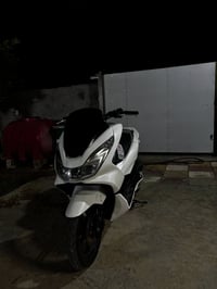 دراجة pcx  ياباني للبيع دراجه نضيفه مصار شهرين من طالعة ماشيه16 الف كل...