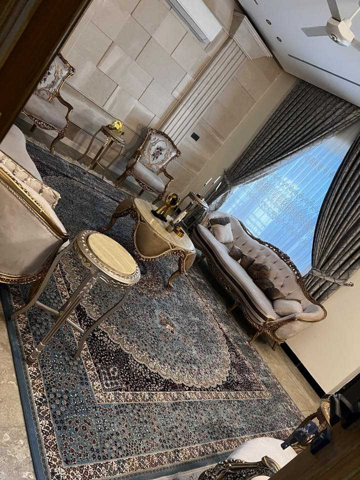 دار للبيع🏠 
م/150m
واجهة 10/m
نزال/١٥
يقع على شارع 20🛣️
5غرف نوم  داخل وخارج مرمر 
حي الجهاد  ديوان الشارقه  خلف مجمع النسيم 
للاستفسار 
***********
