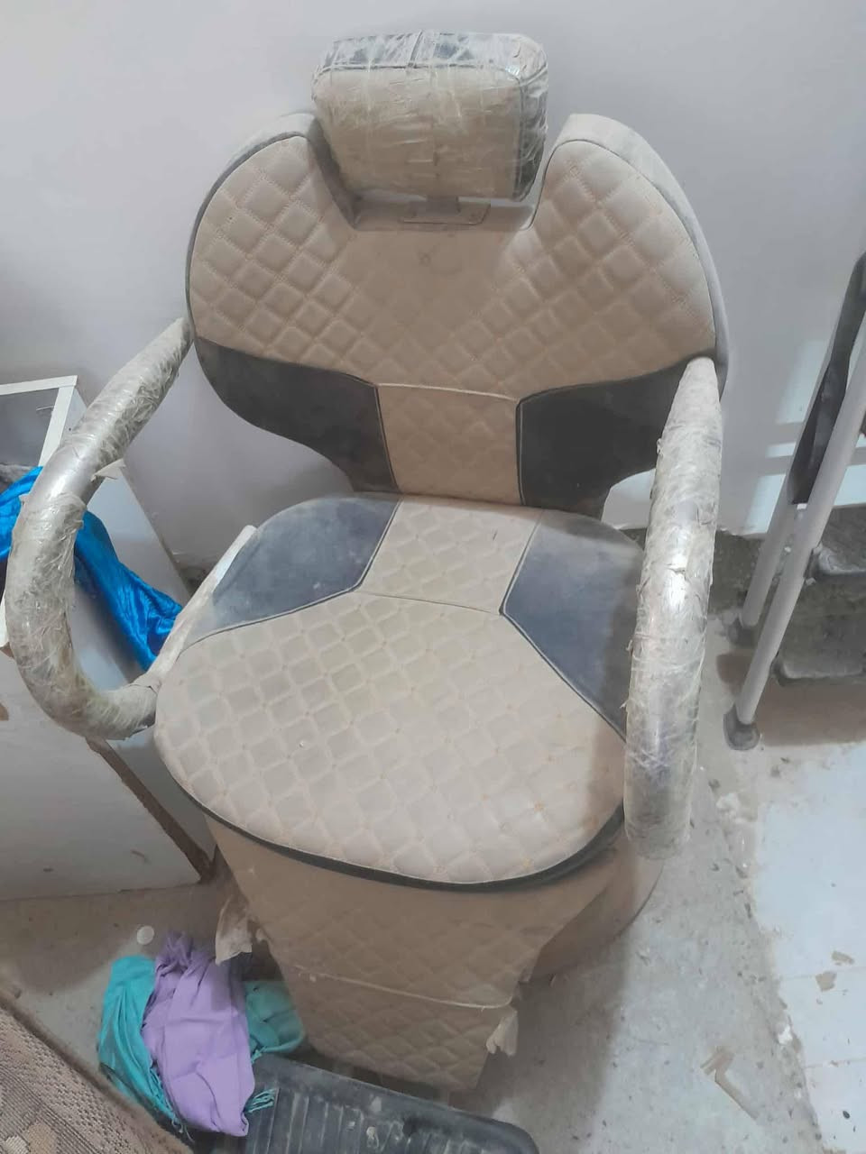 غراض محل للبيع  المكان نجف مناذره  مكلف بالنشر اي تفاصيل يم صاحب الرقم
***********
