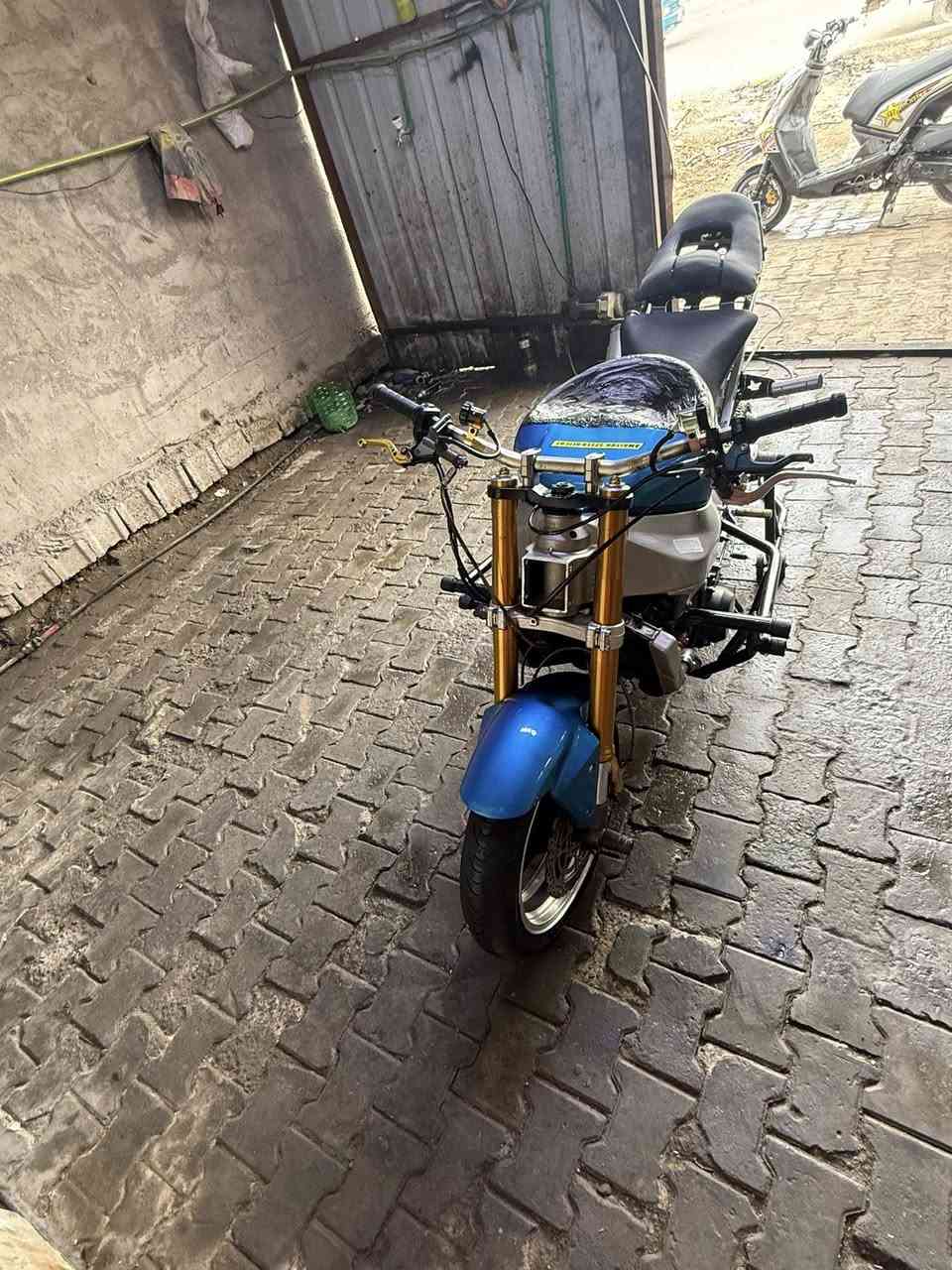 السلام عليكم شباب دراجه ٢٠٠٤ كفاله عامه للبيع سعر ٣٠ورقه و بيها مجال حق الجيه ***********
