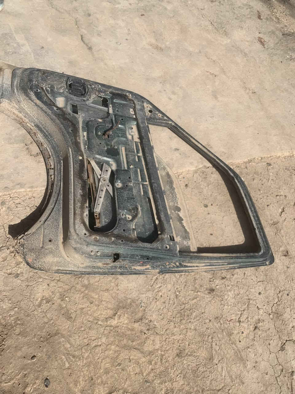 سلام عليكم باب نضيف مال جهت العبري مابيه لا معجون ولا ضربه باب حلو سعر خاص بس نقص كيلون ويدات ***********
