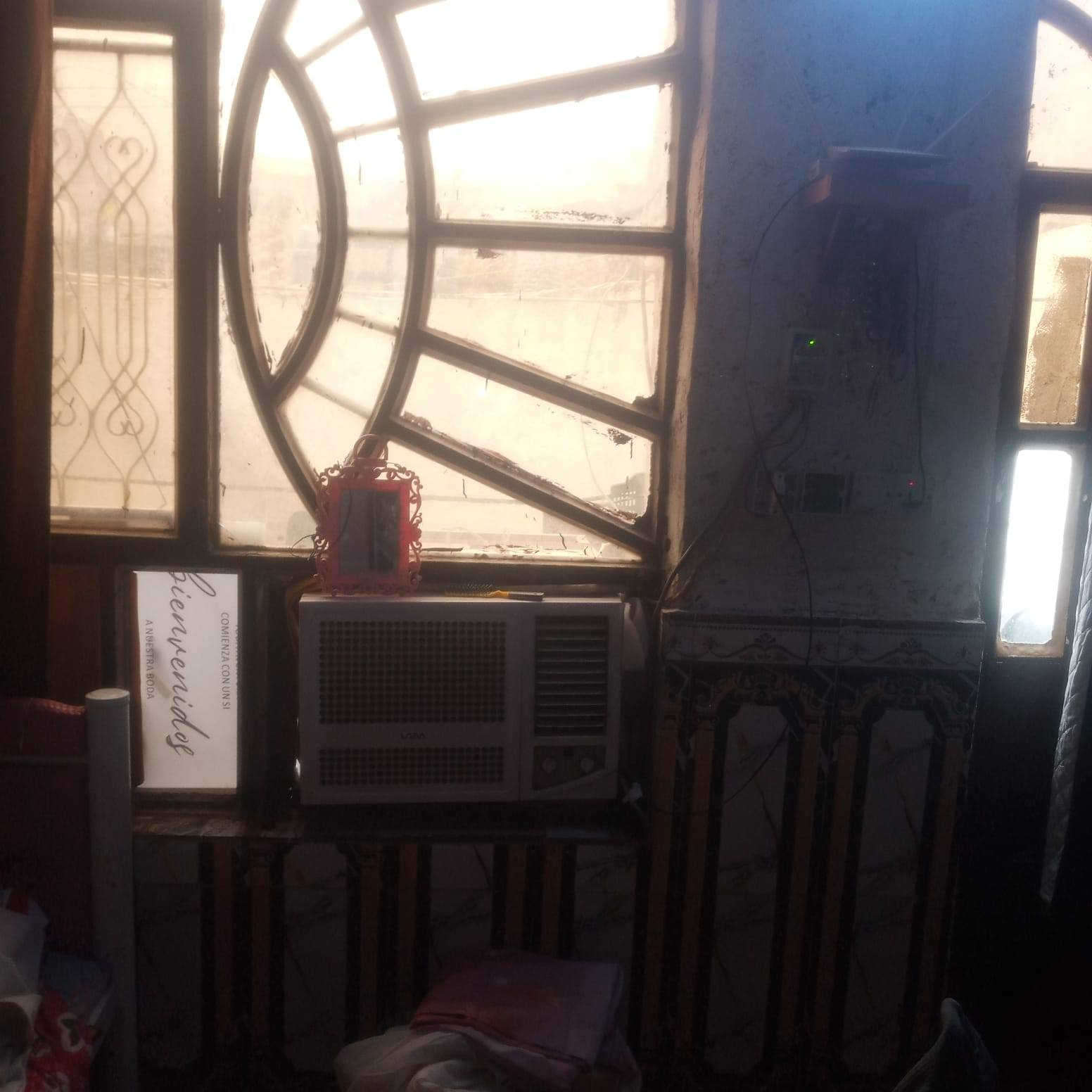 يالله سلام عليكم دار للبيع بغداد المدائن منطقه الحضاريه مساحه ١٠٠ متر يتكون الدار من غرفة نوم وصاله استقبال مطبخ السقف صب ارضيه بور سلين جدران سيراميك كما واضح في الصوره زراعي على قرار ٢٥ خدمات كامله تبليط كهرباء ماء مجاري رئيسيه مال شارع وبسعر جدا مناسب لغرض ضرف ٣٠ وبي مجال للاستفسار الاتصال على الارقام *********** أو *********** وات ساب
