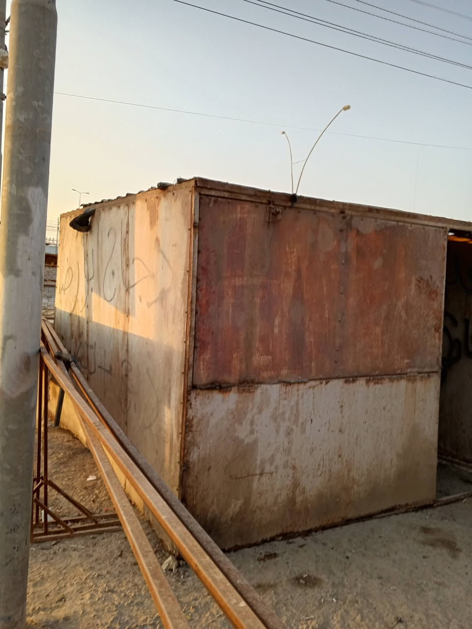 للبيع3في 3متر العنوان القرنه هور السعد مقابل علوت المخضر عوزه ترميم رقم الهاتف ***********
