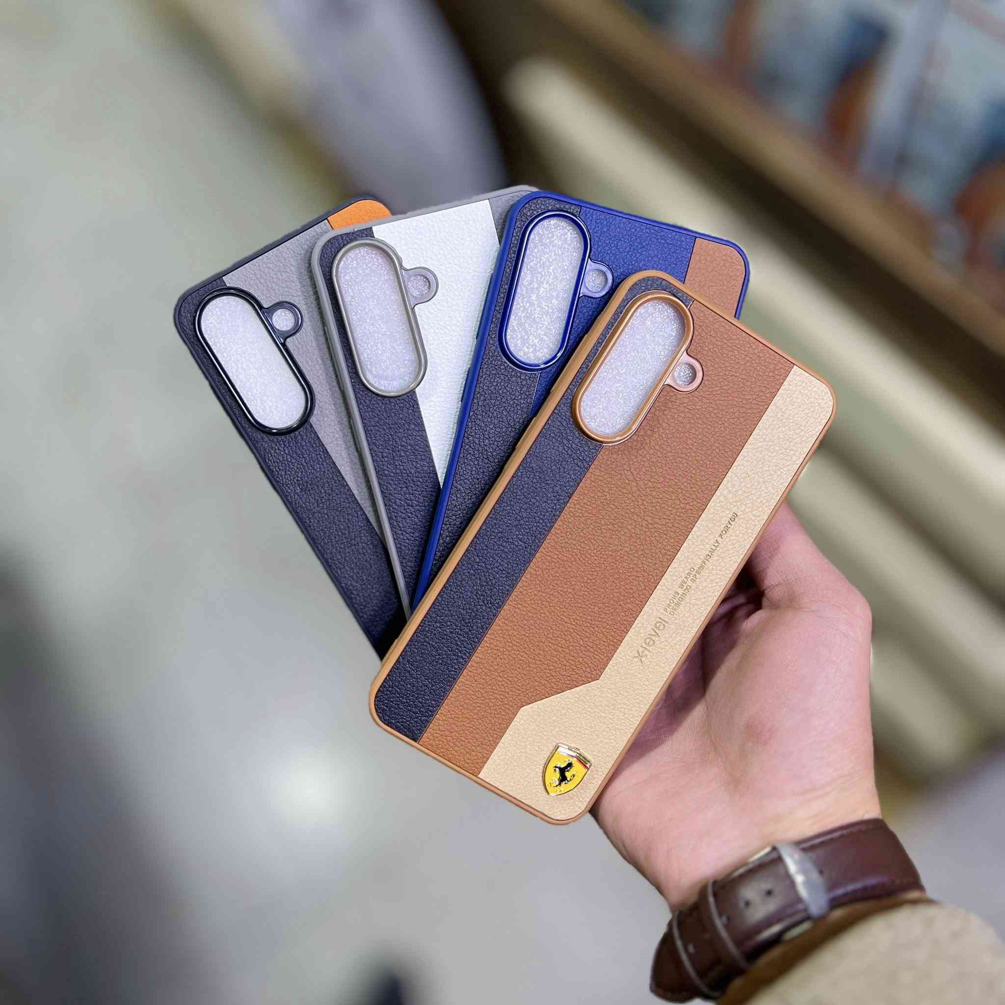 ✨ أناقة العيد مع كشكول — 8 / 12

مو كل كفر يليق بالموبايل الفخم…
في كفرات تغيّر شخصيته بالكامل.

تصميم جلدي رياضي
مستوحى من عالم Ferrari 🏎️

خطوط جريئة
تفاصيل دقيقة
وألوان تعطي الجهاز حضور مختلف.

كفر لما تركبه…
تحس الموبايل صار أفخم بمرحلة.

4 ألوان مميزة
ومتوفر لمعظم الموديلات الجديدة.

العيد قرب…
وخلي موبايلك يلبس أناقة تليق فيه.

📍 متوفر الآن في مركز كشكول للاتصالات


**إذا كنت صاحب هذا الإعلان وتريد حذفه لأي سبب، رجاءا أرسل رسالة إلى الدعم الفني**