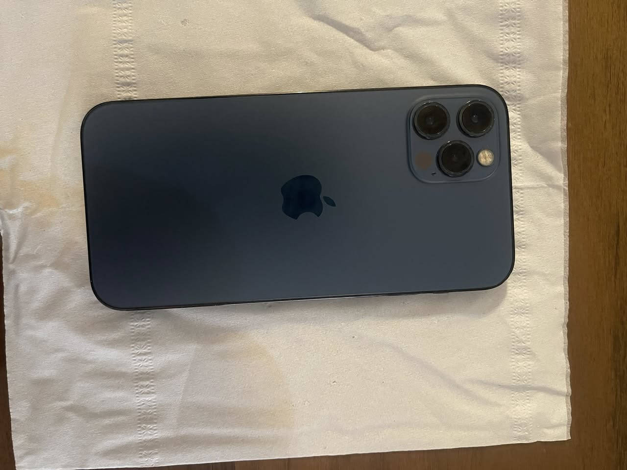 للبيع ايفون 12 pro 
ذاكره 256 
مكان بغداد زيونه 
 قفل سعر 400  
جهاز بلادي ممفتوح 
بي شي ولامبدل
جهاز شغال كلشي 

***********

