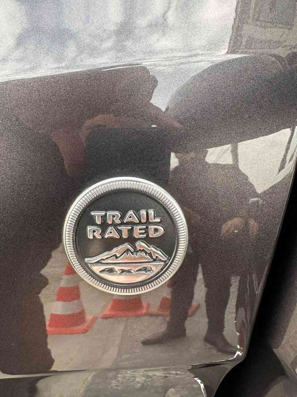 سلام عليكم جيب لاريدو 2019 وارد أمريكي  كلين تايتل لون جكليتي ماشيه 163 الف كليو متر  الف كيلو رقم مميز أربيل  

✅مواصفات

4X4 فور ويل 3 أنظمة قيادة ✅

✅ بصمه

✅ كراسي كهرباء وهيتر 

✅ نقاط عمياء 

✅ داخل بيجي

✅ تشغيل عن بعد

✅ حساس خلفي و اوتو بريك 

سعر 255 $ ورقه وبيه مجال قليل

مكان سيارة أربيل 
سيارة باسمي 
0751 249 8161
واتساب كورك أربيل, العراق
