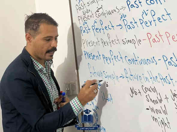 أكــاديـمـيـة الـنـجــاح   محاضرة اللغة الإنكليزية المميزة
للأستاذ أحمد – مدرس السادس العلمي 

انضمّوا إلينا في درس غنيّ بالشرح الواضح، الأمثلة المركّزة، وحلول الأسئلة الوزارية بأسلوب مبسّط يضمن للطالب الفهم والثقة

محاضرتنا ليست مجرد درس… بل جلسة تدريب متكاملة
يقدم فيها الأستاذ أحمد شرحاً دقيقاً لكل مفردات وقواعد المنهج، مع أمثلة واضحة وتطبيقات مباشرة تساعد الطالب على تثبيت المعلومة وفهم طريقة الحل في الامتحان الوزاري

ماذا نقدّم في هذه المحاضرة؟
 • تبسيط شامل للوحدات والقواعد المعقدة.
 • حل نماذج وزارية حديثة وبطريقة احترافية.
 • التركيز على أهم النقاط التي يأتي منها السؤال الوزاري.
 • دعم كامل للطالب داخل وخارج المحاضرة

في أكاديمية النجاح… نمنح طلابنا بيئة تعليمية مريحة، شرحاً واثقاً، ومحتوى مدروساً بعناية لضمان أعلى مستويات التفوق

احجز مقعدك الان وأضمن نجاحك بلمعدل العالي

للستفسار اكثر ***********
