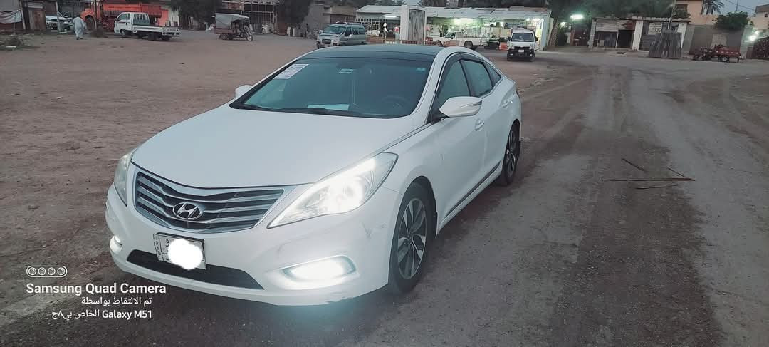 ازيرا خليجي ١٤ فول مواصفات رقم بغداد 
مكان السيارة ديالى 
بيع او مراوس 
***********
