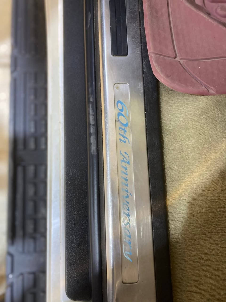 السعر (330))وبيها مجال
ستينيه اصل فول موصافات 1/1 

رقم بغداد  ألماني 

كفاله عامه من ضربه /وصبغ /وتبديل 

مواصفات GXR.i 

فتحة سلايت رؤف 

محرك 6سلندر وضع شركة 

بصمه + بصمه ابواب 

.7راكب                     

ثلاث قطع تبريد 

كشنات جلد بقلاوة 

كرسي كهرباء 

٨ ايرباك

تحكمات ستيرن 

فور ويل  

دشبول ليزري 

عتب ليزري 

ثلاجة 🧊

كامرة خلفيه

دفلوك ونضام زحف 

لايت زنون اصل 

لد آمامي

اشاير بلمري 

اشاير بلجاملغ

حساس امامي خلفي 

مكينة كفاله عامه لاتبخير لاتنقيص ولاصوت 

كير وضع الشركه مكفول كفاله عامه 

السيارة مكفوله كفاله عامه من ضربه وصبغ وتبديل

السعر (( ٣٣٠)) وبيها مجال 

مكاني النجف // للاتصال // ***********
