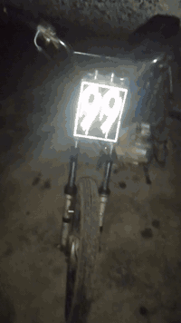 السلام عليكم شباب موتور للبيع موديل 21 مبروك سعر 250
***********
