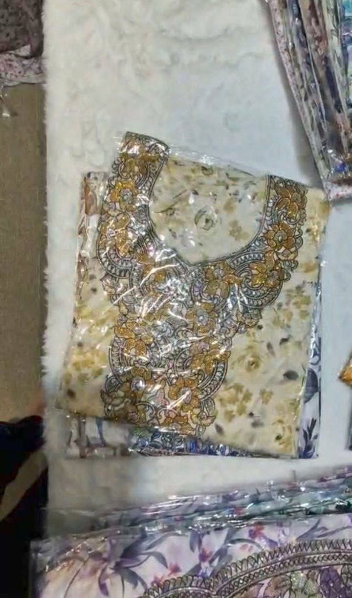 ولله الحمد تم توفير المخور بطبعات جديده😊🌈✨
مخور حرير إيطالي
قياس القطعه 4 متر...
بدووووون شيله
التجهيز يكون مشكل
اهوايا نقشات متوفرة
للحجز والاستفسار مسنجر او واتساب ***********
