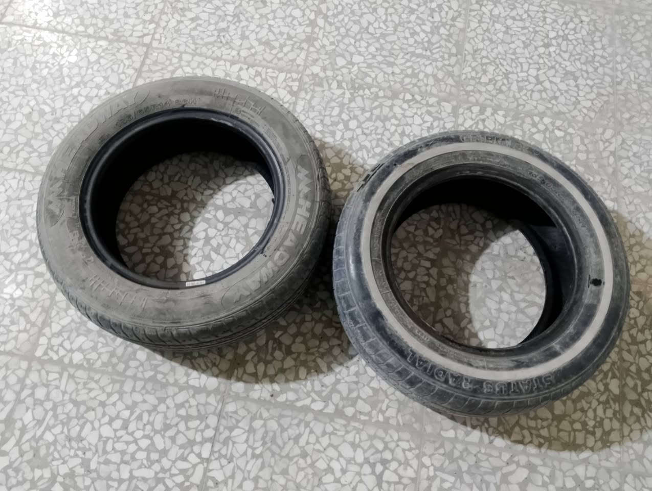 زوج تايرات لبيع قياسهن 195 على 15 مال فيرسا نيسات مكاني كوفه سهله  اتصال على رقم ***********
