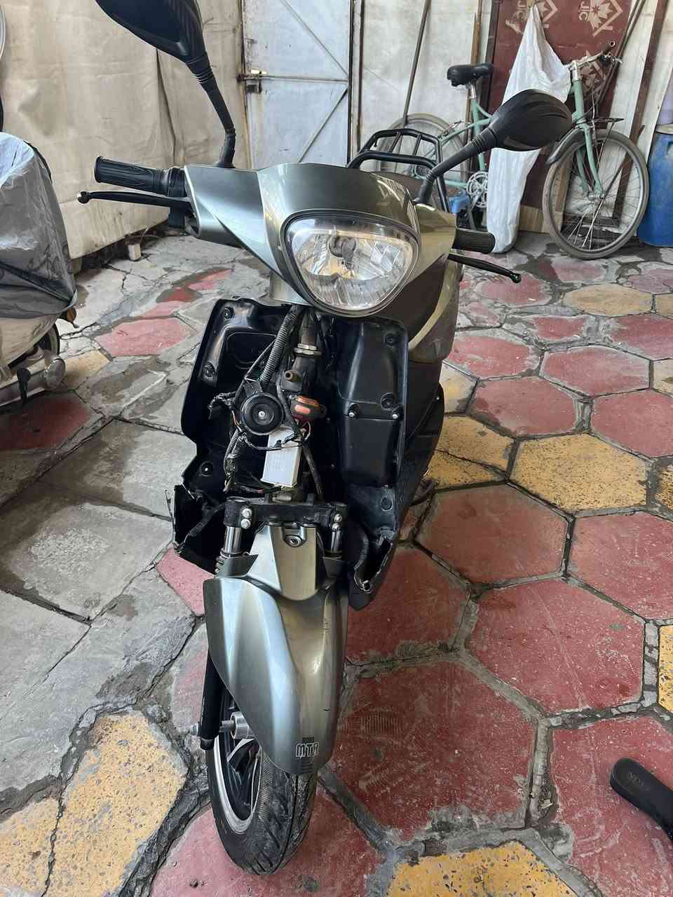 السلام عليكم دراجة شحن mtr دراجة نضيفة تمشي 60فقط كفر امامي مابيهة انكسر وذبيتة السعر 250 وبيهة مجال مكاني بغداد الشعله رقمي ***********
