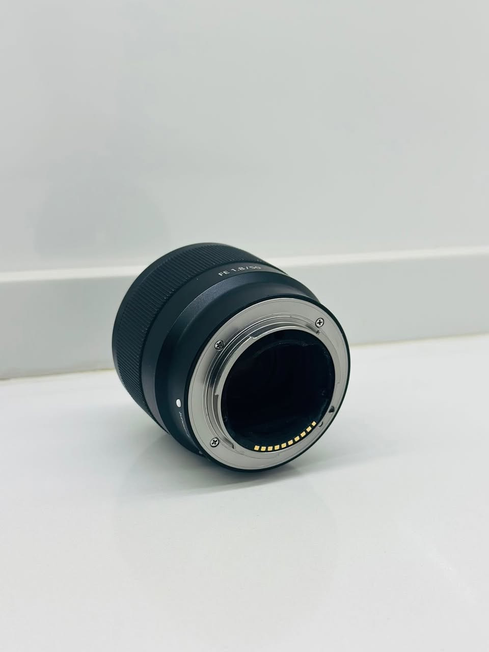 عدسه سوني 50 ملم للبيع ***********مكاني بغداد الحريه يوجد توصيل
